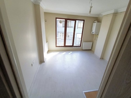 Karlıtepe Ordu Caddesi Yakını 2+1 Kiracılı Satılık Daire – 2.Kat & 60 m²