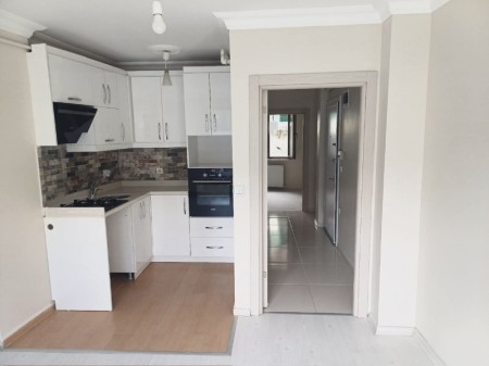 Karlıtepe Ordu Caddesi Yakını 2+1 Kiracılı Satılık Daire – 2.Kat & 60 m²