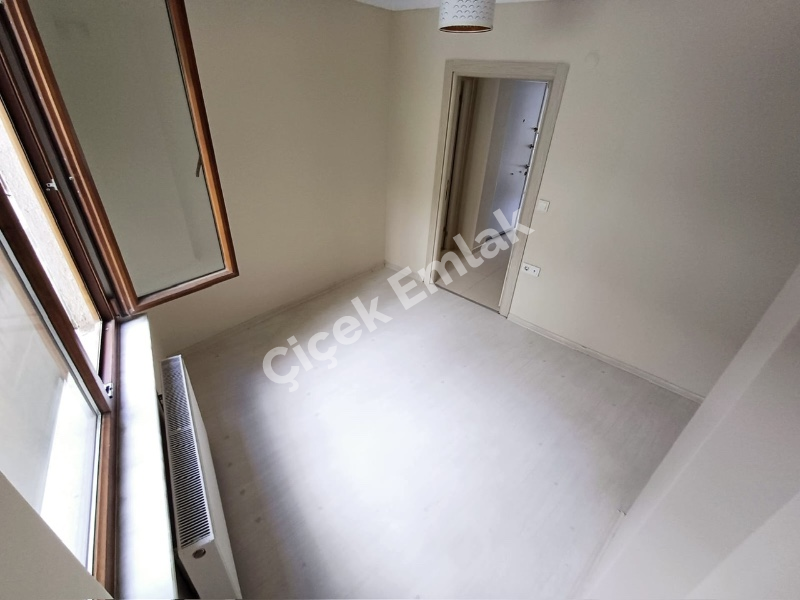 Karlıtepe Ordu Caddesi Yakını 2+1 Kiracılı Satılık Daire – 2.Kat & 60 m²