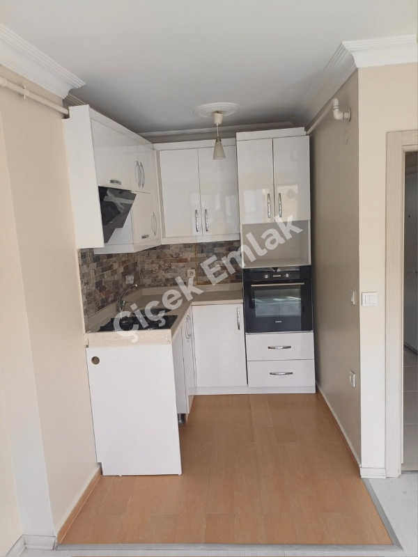 Karlıtepe Ordu Caddesi Yakını 2+1 Kiracılı Satılık Daire – 2.Kat & 60 m²