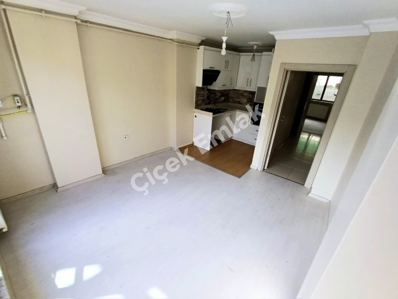 Karlıtepe Ordu Caddesi Yakını 2+1 Kiracılı Satılık Daire – 2.Kat & 60 m²
