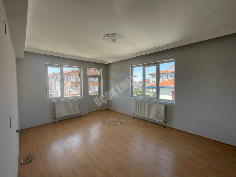 AFYON ÜÇOK EMLAKTAN FATİH MAH SATILIK FIRSAT 3+1 DAİRE