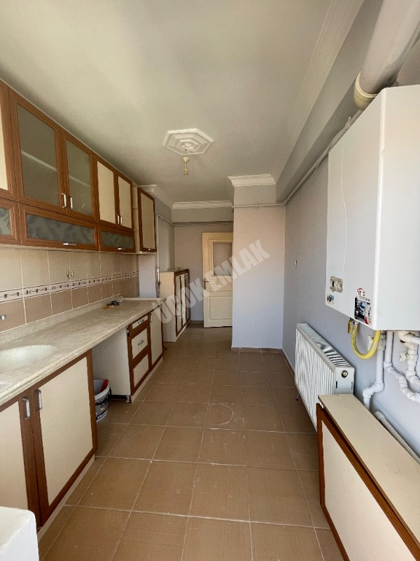 AFYON ÜÇOK EMLAKTAN FATİH MAH SATILIK FIRSAT 3+1 DAİRE
