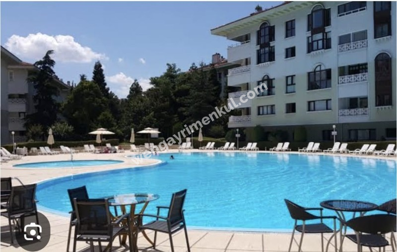 TARABYA NUROL SİTESİNDE BOŞ TAŞINMAYA HAZIR SATILIK BAHÇE KULLANIMLI 130 M2 1. KAT FIRSAT