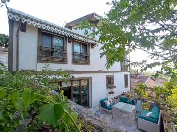 Beykoz'da Boğaz'ın Kalbine Saklanmış Müstakil, Bahçeli Villa