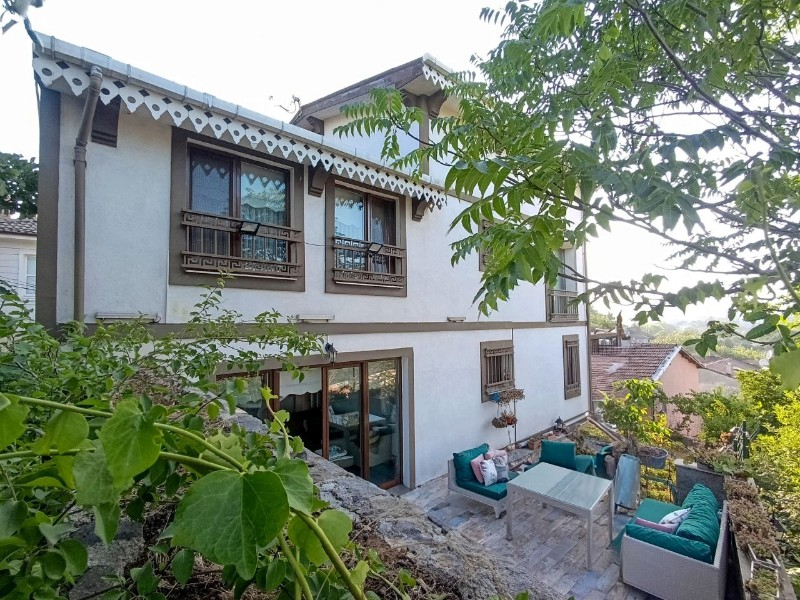 Beykoz'da Boğaz'ın Kalbine Saklanmış Müstakil, Bahçeli Villa