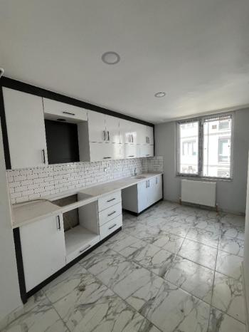 AFYON ÜÇOK EMLAKTAN YENİCE MAH SATILIK SIFIR CADDE ÜSTÜ ARAKAT 3+1 DAİRE