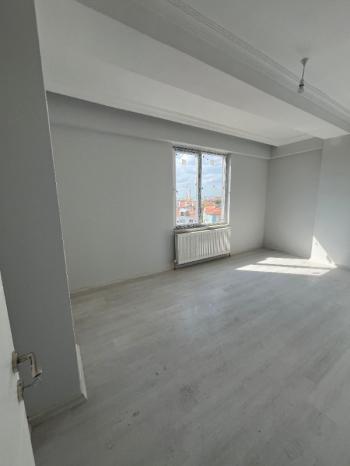 AFYON ÜÇOK EMLAKTAN YENİCE MAH SATILIK SIFIR CADDE ÜSTÜ ARAKAT 3+1 DAİRE