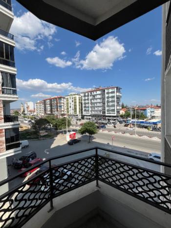 AFYON ÜÇOK EMLAKTAN YENİCE MAH SATILIK SIFIR CADDE ÜSTÜ ARAKAT 3+1 DAİRE