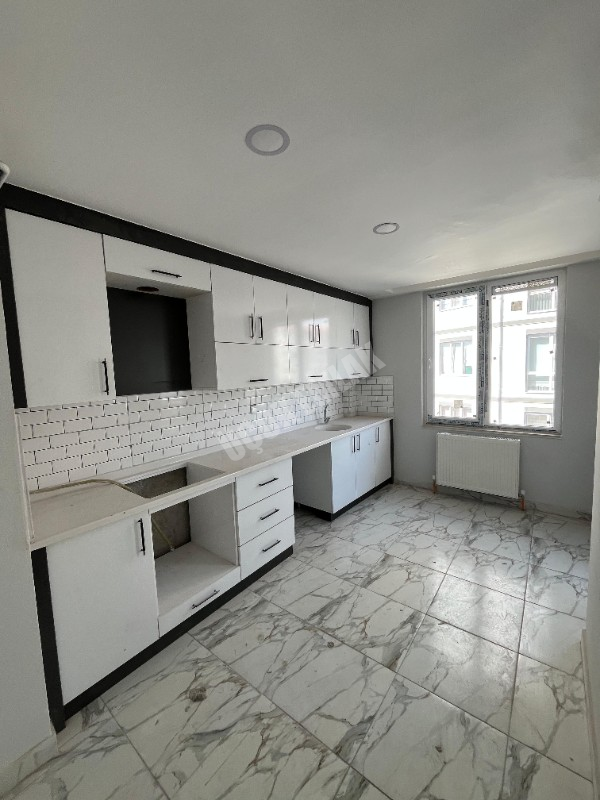 AFYON ÜÇOK EMLAKTAN YENİCE MAH SATILIK SIFIR CADDE ÜSTÜ ARAKAT 3+1 DAİRE