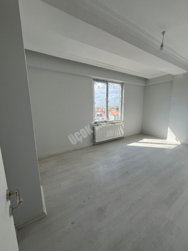 AFYON ÜÇOK EMLAKTAN YENİCE MAH SATILIK SIFIR CADDE ÜSTÜ ARAKAT 3+1 DAİRE