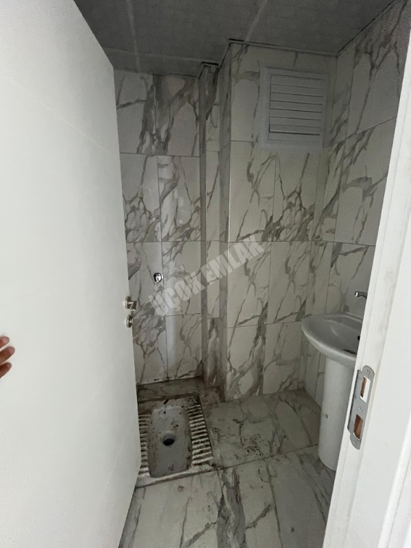 AFYON ÜÇOK EMLAKTAN YENİCE MAH SATILIK SIFIR CADDE ÜSTÜ ARAKAT 3+1 DAİRE