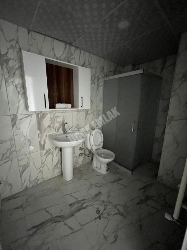 AFYON ÜÇOK EMLAKTAN YENİCE MAH SATILIK SIFIR CADDE ÜSTÜ ARAKAT 3+1 DAİRE