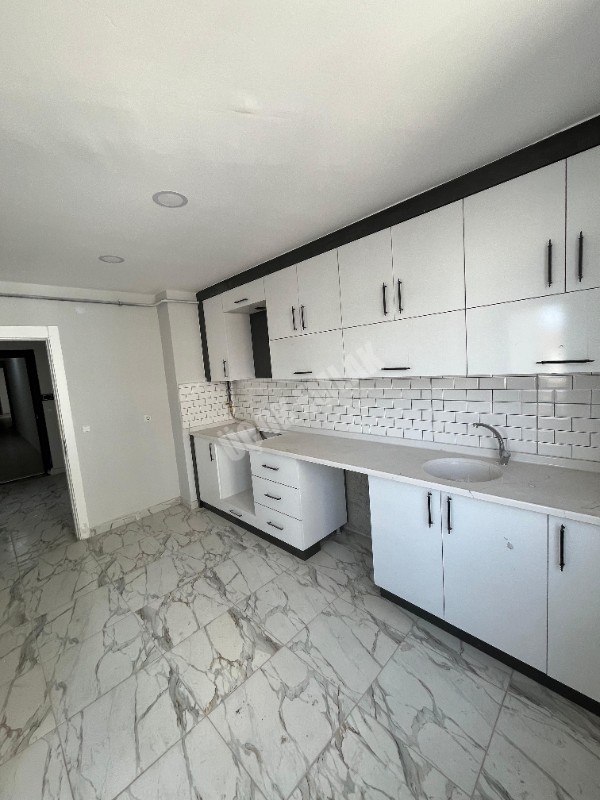 AFYON ÜÇOK EMLAKTAN YENİCE MAH SATILIK SIFIR CADDE ÜSTÜ ARAKAT 3+1 DAİRE