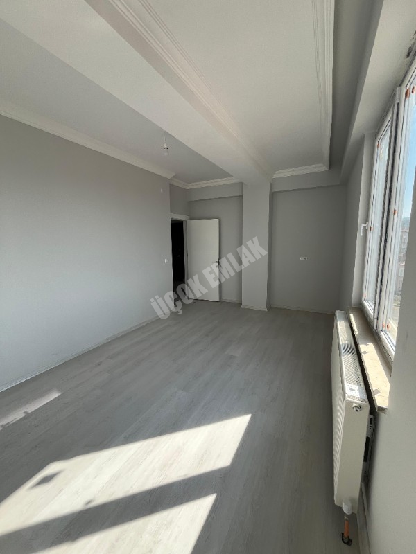 AFYON ÜÇOK EMLAKTAN YENİCE MAH SATILIK SIFIR CADDE ÜSTÜ ARAKAT 3+1 DAİRE