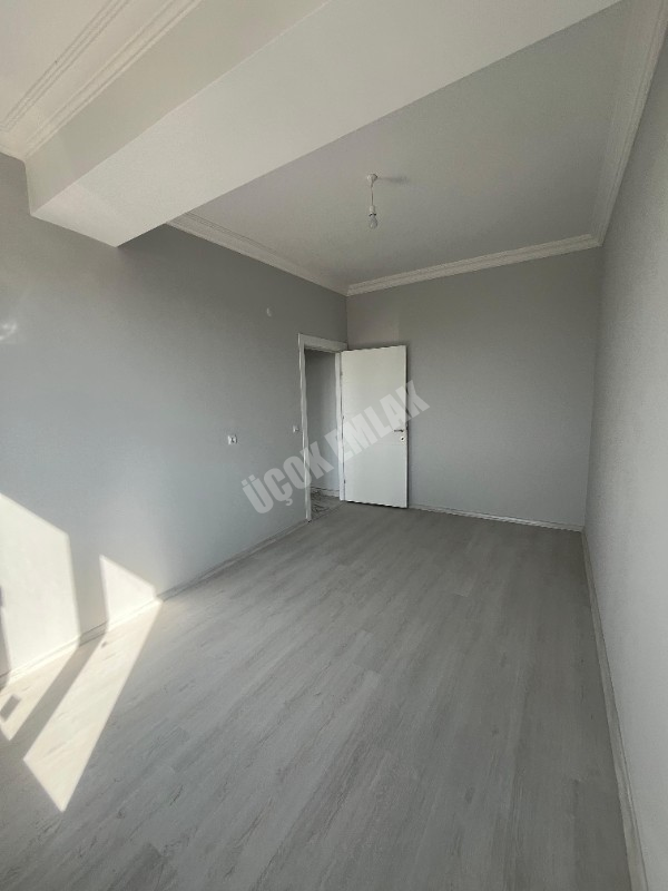 AFYON ÜÇOK EMLAKTAN YENİCE MAH SATILIK SIFIR CADDE ÜSTÜ ARAKAT 3+1 DAİRE