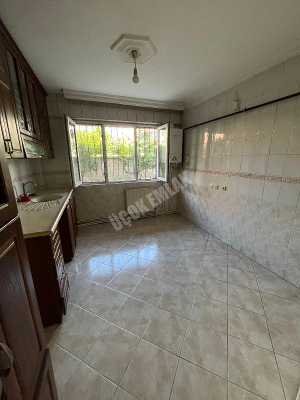 AFYON ÜÇOK EMLAKTAN ALİ İHSAN PAŞA MAH KİRALIK 3+1 TEMİZ BAKIMLI DAİRE