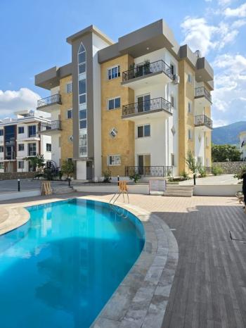 Girne Alsancak Bölgesinde Havuzlu SİTEDE SATILIK 1+1 DAİRE