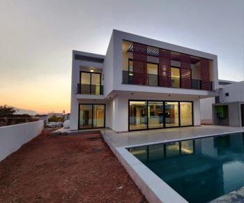 Girne Çatalköy Bölgesinde Satılık Yeni 4+1 Villa