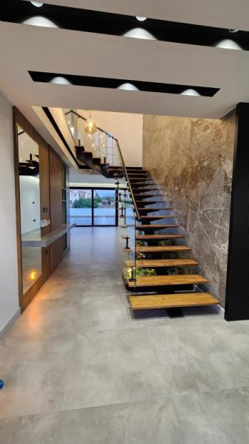 Girne Çatalköy Bölgesinde Satılık Yeni 4+1 Villa