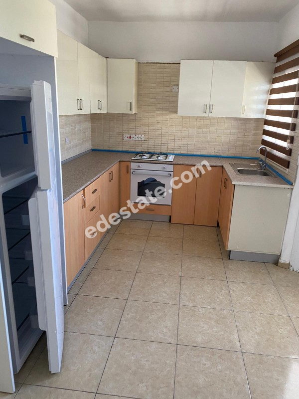 Lefkoşa Marmara Bölgesinde EŞYALI KİRALIK 3+1 DAİRE