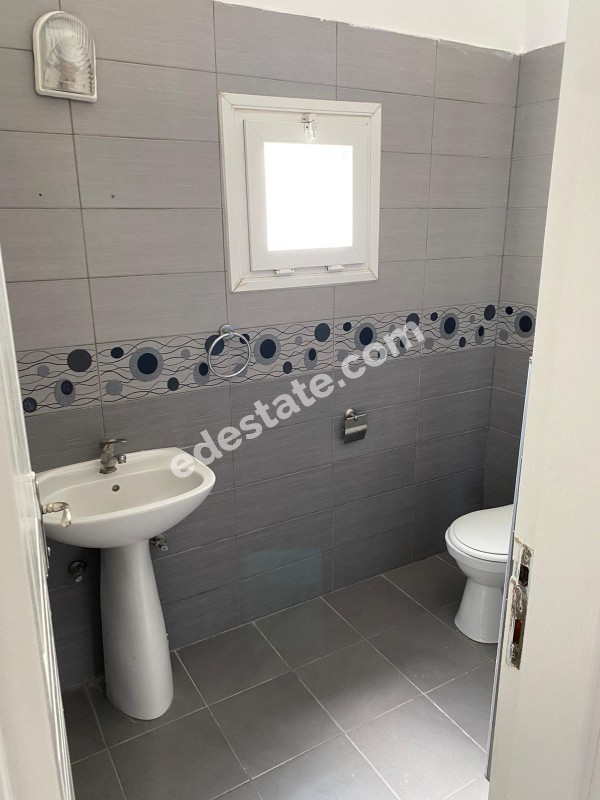 Lefkoşa Marmara Bölgesinde EŞYALI KİRALIK 3+1 DAİRE