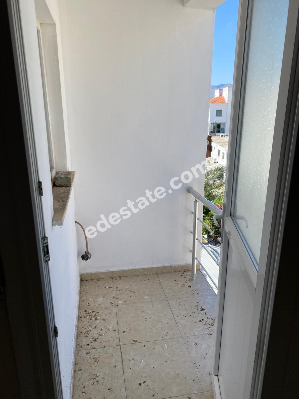 Lefkoşa Marmara Bölgesinde EŞYALI KİRALIK 3+1 DAİRE
