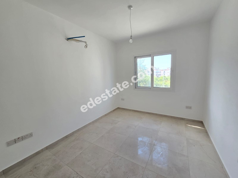 Girne Alsancak Bölgesinde Havuzlu SİTEDE SATILIK 1+1 DAİRE