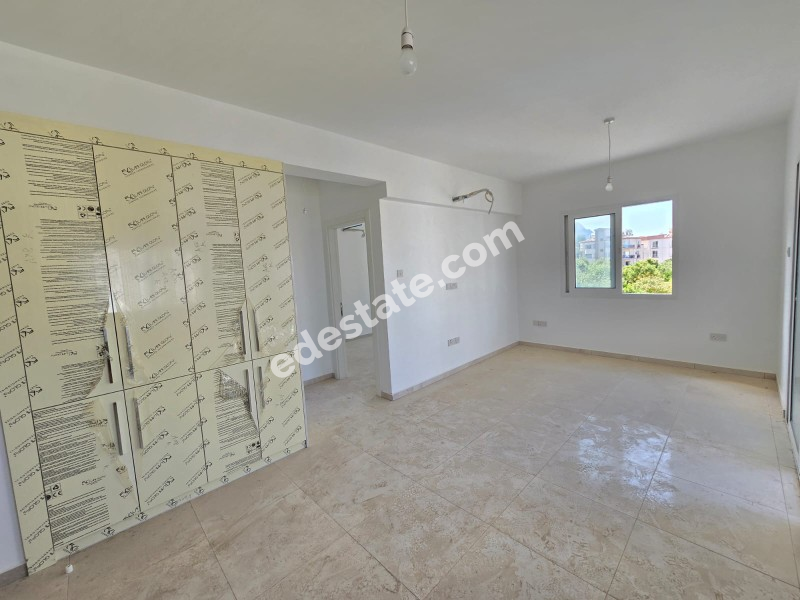 Girne Alsancak Bölgesinde Havuzlu SİTEDE SATILIK 1+1 DAİRE