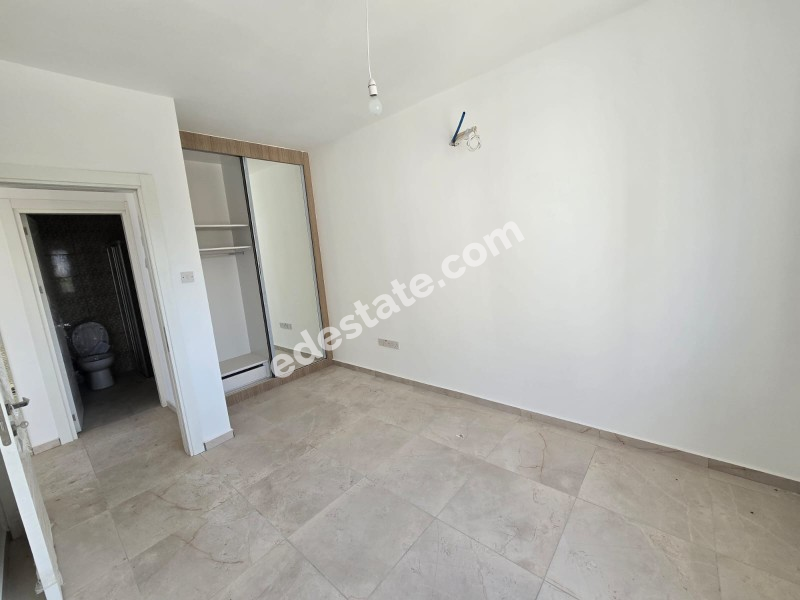 Girne Alsancak Bölgesinde Havuzlu SİTEDE SATILIK 1+1 DAİRE