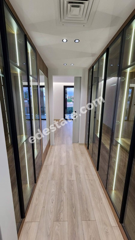 Girne Çatalköy Bölgesinde Satılık Yeni 4+1 Villa