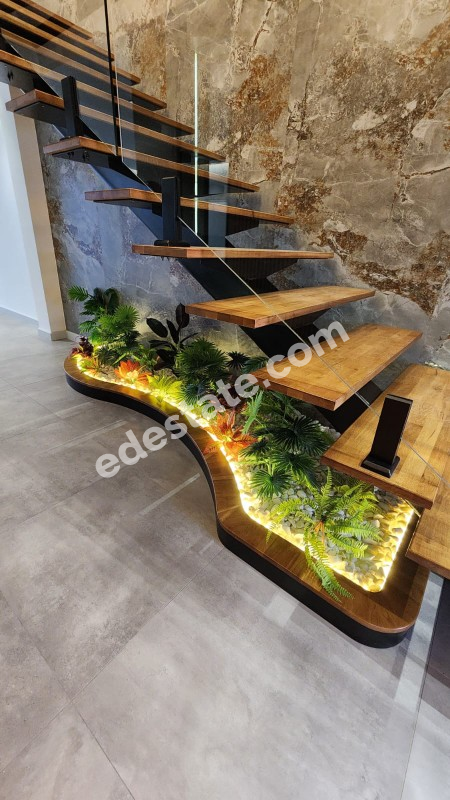 Girne Çatalköy Bölgesinde Satılık Yeni 4+1 Villa