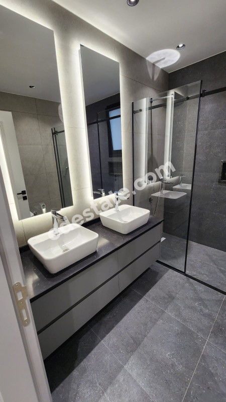 Girne Çatalköy Bölgesinde Satılık Yeni 4+1 Villa