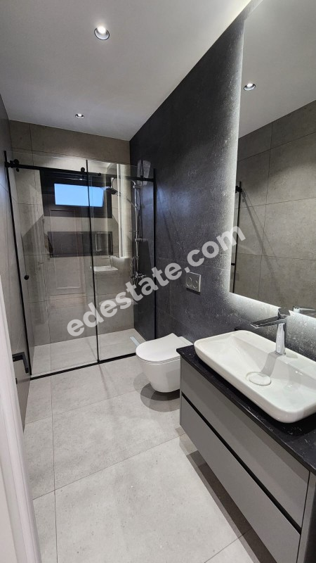 Girne Çatalköy Bölgesinde Satılık Yeni 4+1 Villa