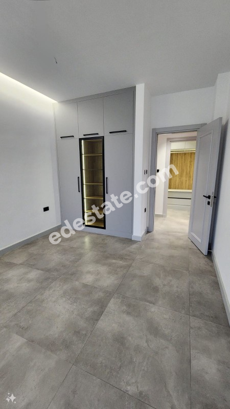 Girne Çatalköy Bölgesinde Satılık Yeni 4+1 Villa