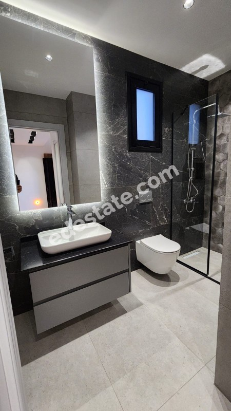 Girne Çatalköy Bölgesinde Satılık Yeni 4+1 Villa