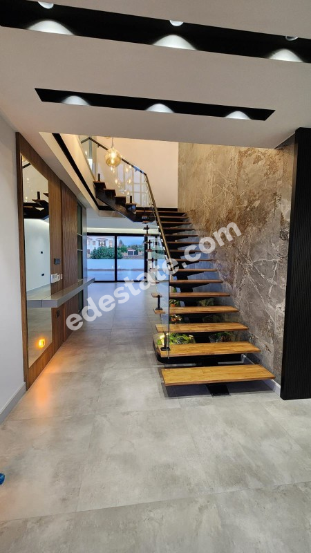 Girne Çatalköy Bölgesinde Satılık Yeni 4+1 Villa