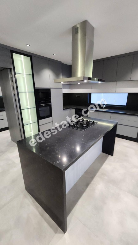 Girne Çatalköy Bölgesinde Satılık Yeni 4+1 Villa