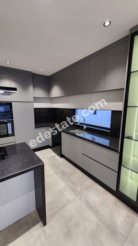 Girne Çatalköy Bölgesinde Satılık Yeni 4+1 Villa