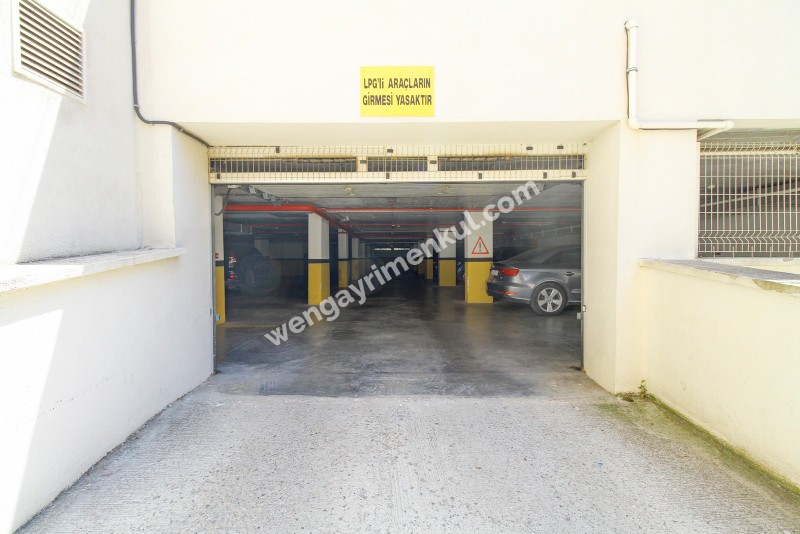 Ümraniye Tepeüstü Mh. Kiralık 3+1 Lüks Site Dairesi Metroya Çok Yakın( Boş Hemen Taşın)