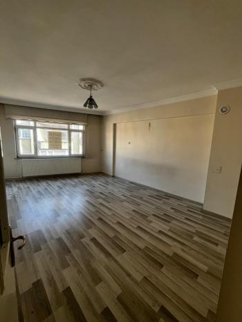 SEVİLLER MAH. ÜST CADDEDE SATILIK 3+1 DAİRE