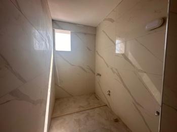 MAĞUSA MERKEZDE  YENİ SIFIR SATILIK  DAİRE 