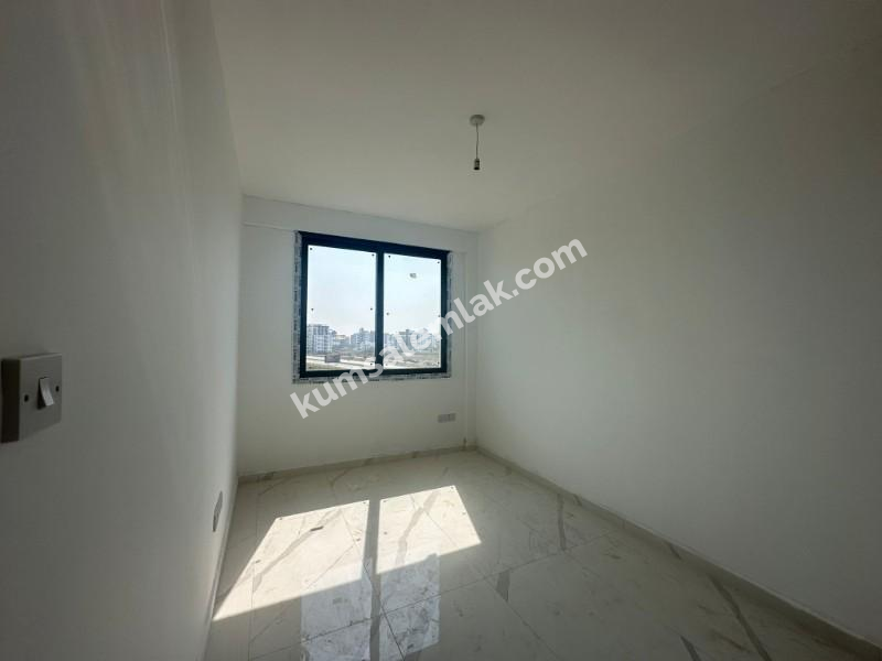 MAĞUSA MERKEZDE  YENİ SIFIR SATILIK  DAİRE 