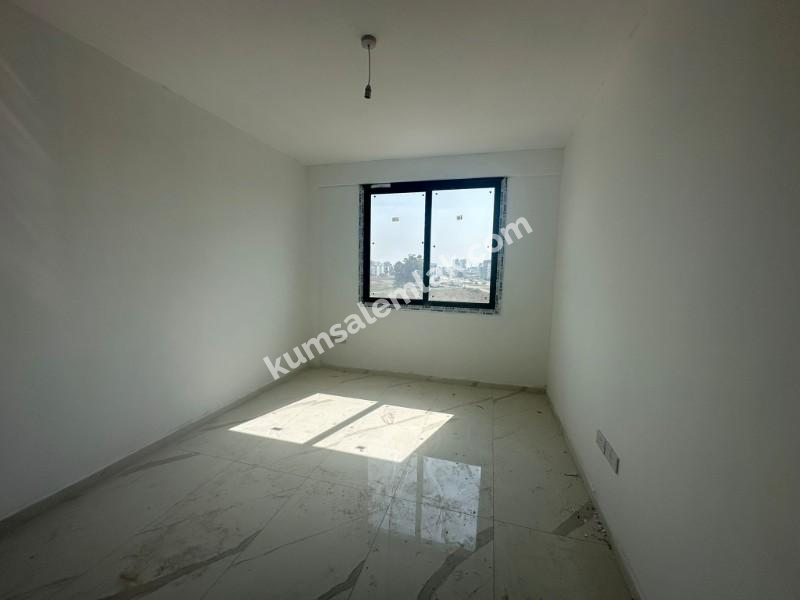 MAĞUSA MERKEZDE  YENİ SIFIR SATILIK  DAİRE 