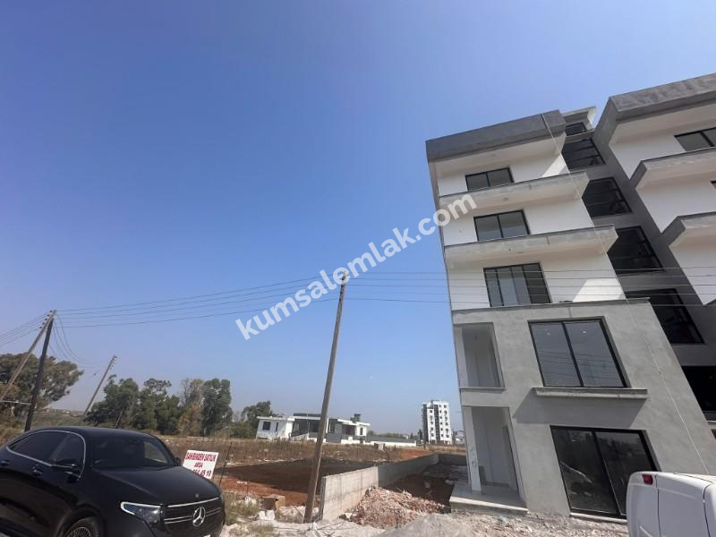 MAĞUSA MERKEZDE  YENİ SIFIR SATILIK  DAİRE 