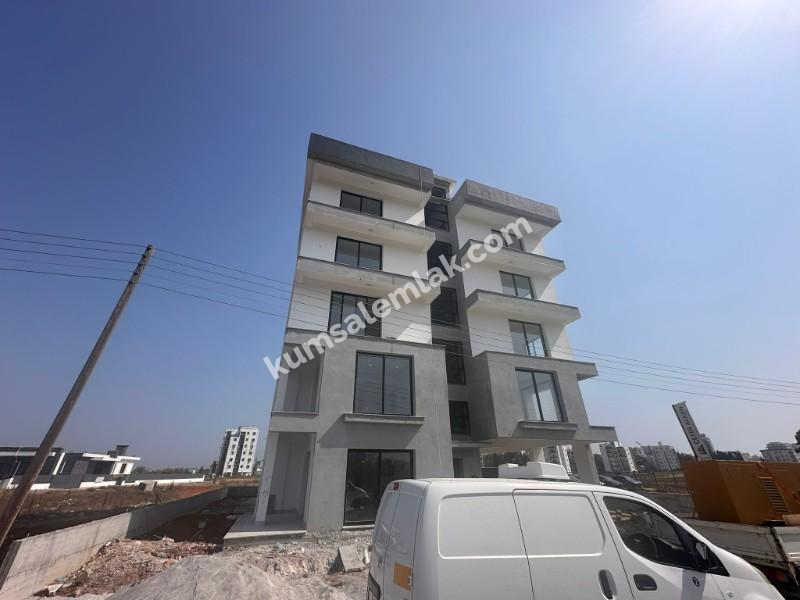 MAĞUSA MERKEZDE  YENİ SIFIR SATILIK  DAİRE 