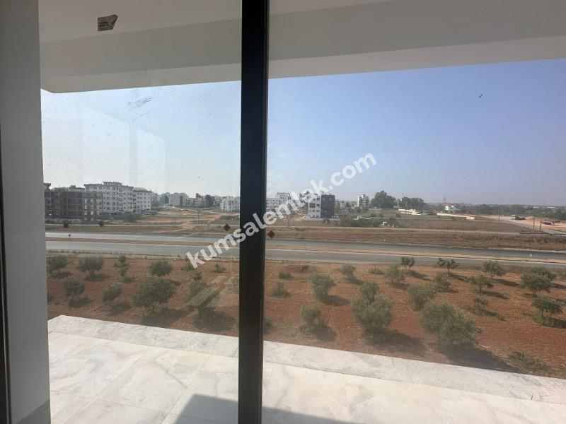 MAĞUSA MERKEZDE  YENİ SIFIR SATILIK  DAİRE 