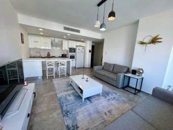 Kıbrıs Girne Merkez de Türk Tapulu Havuzlu Elit Sitede Lüks 2+1 Residence
