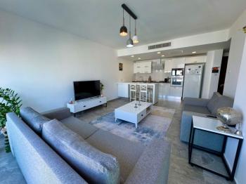 Kıbrıs Girne Merkez de Türk Tapulu Havuzlu Elit Sitede Lüks 2+1 Residence