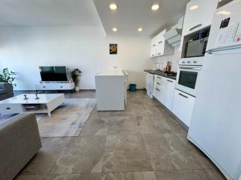 Kıbrıs Girne Merkez de Türk Tapulu Havuzlu Elit Sitede Lüks 2+1 Residence